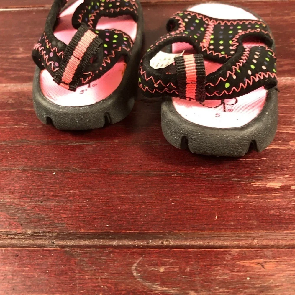 OP Girls Water Sandals Black and Pink Size 5